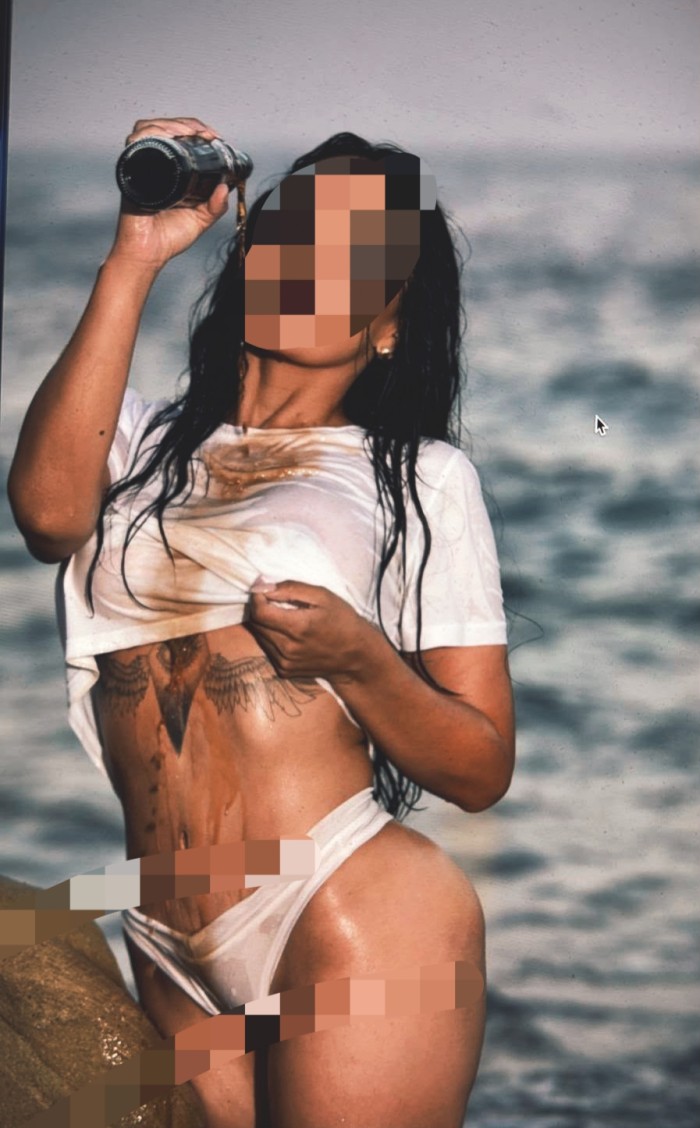 Deily Colombiana traviesa y caliente en el centro