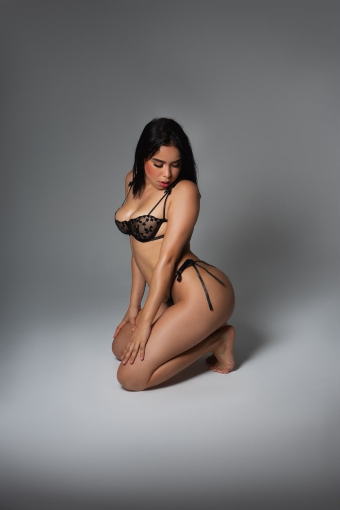 JOVENCITA Y FIESTERA 24H DISPONIBLE