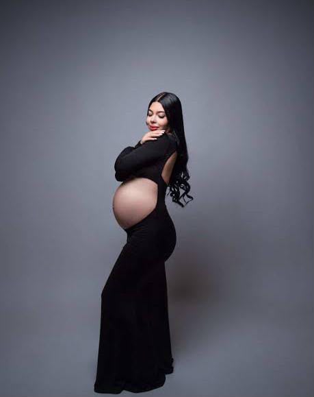 Hermosa Chica Embarazada Para Hombres Educados