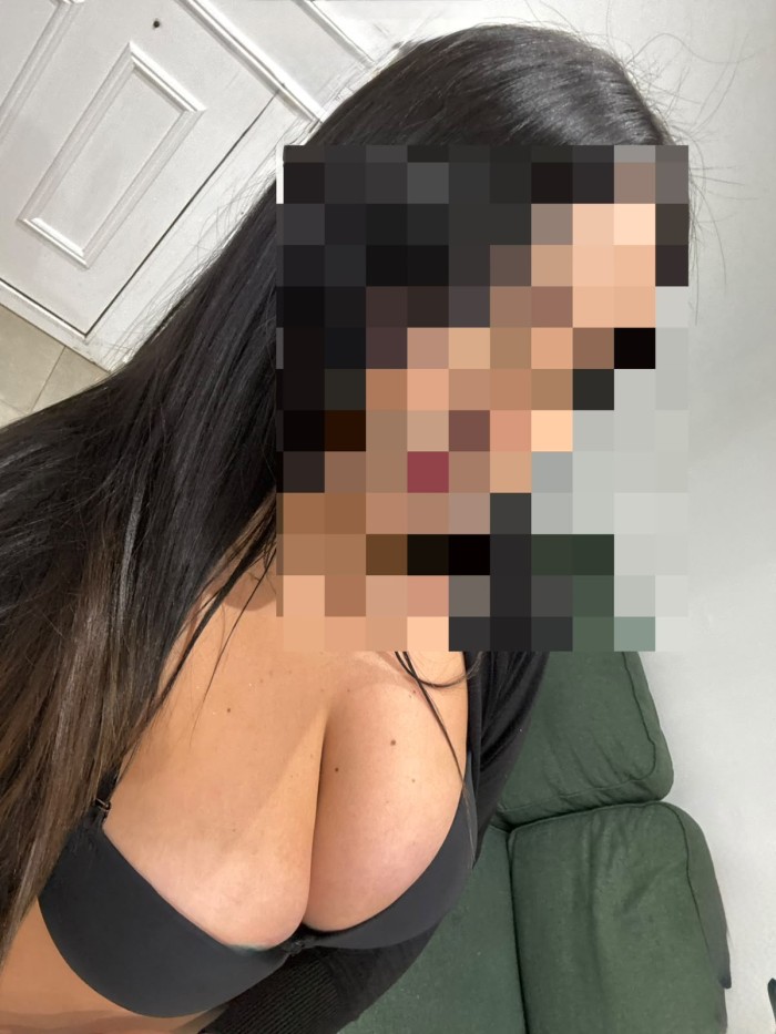 JOVEN VENEZOLANA CON CURVAS DE INFARTO Y SENSUAL