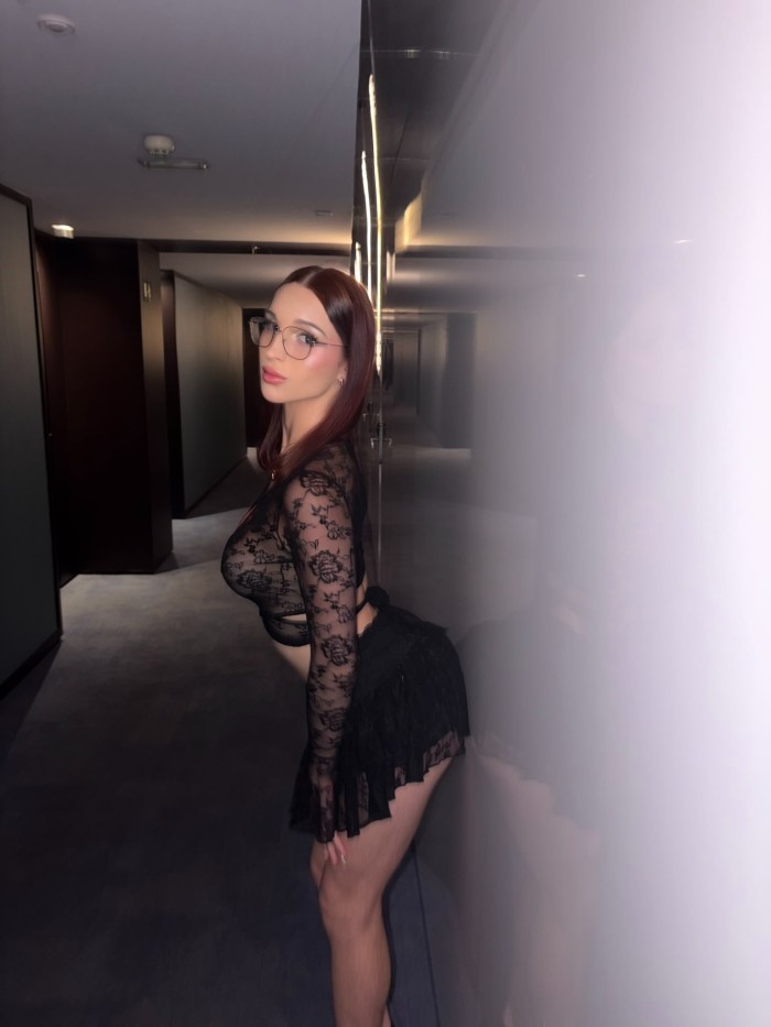 BELLA Y ELEGANTE JOVENCITA ESPAÑOLA SUPER VERSATIL