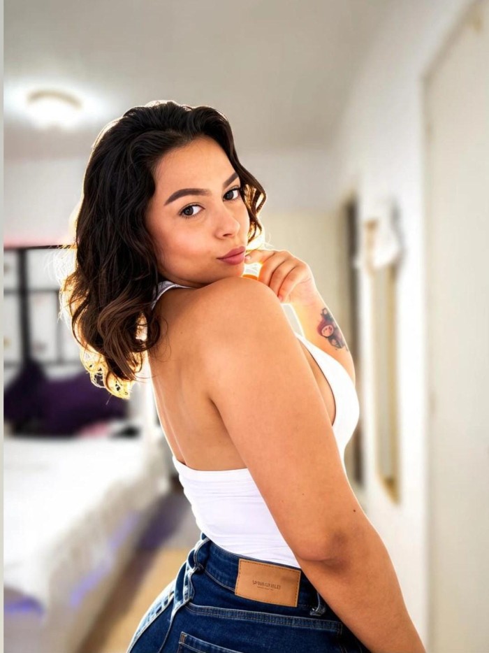 MÍA VENEZOLANA JOVEN ANGELICAL ARDIENTE