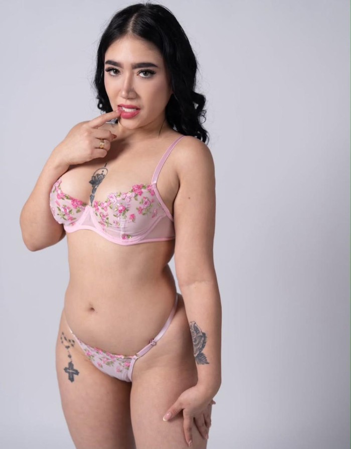 EN DELICIAS MULTIORGASMICA CON GANAS DE SEXO INTENSO