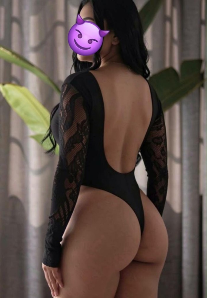 QUIERO SENTIRTE COMPLETO EN MI COÑITO ROSADO