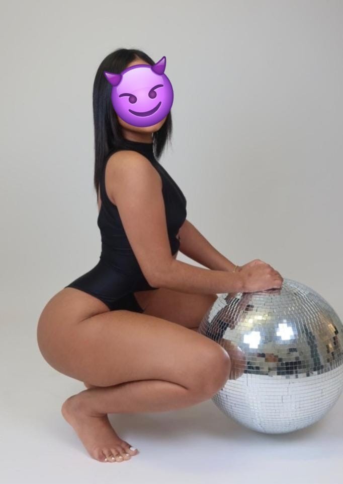 QUIERO SENTIRTE COMPLETO EN MI COÑITO ROSADO