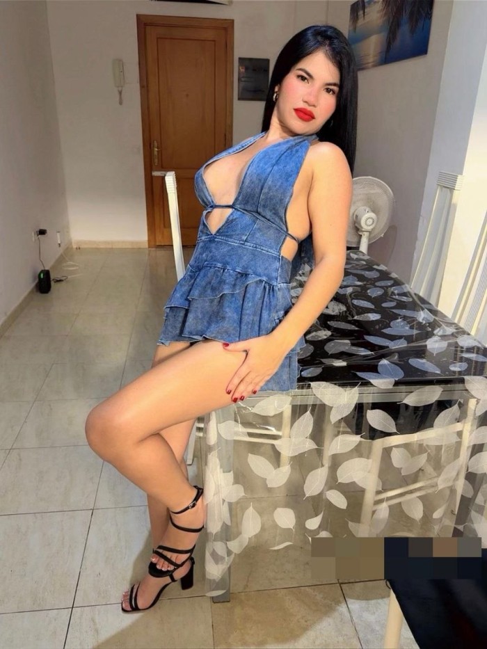 VENEZOLANA RECIEN LLEGADA , TETONA FIESTERA 24H