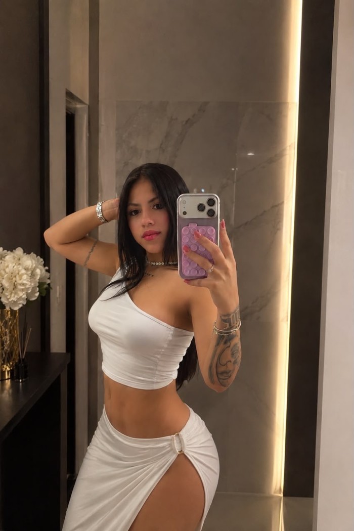 Mía jovencita y exquisita morena