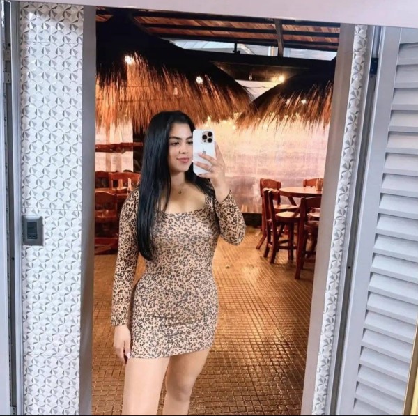 NOVEDAD EN IBIZA BRENDA ARDIENTE Y FIESTERA