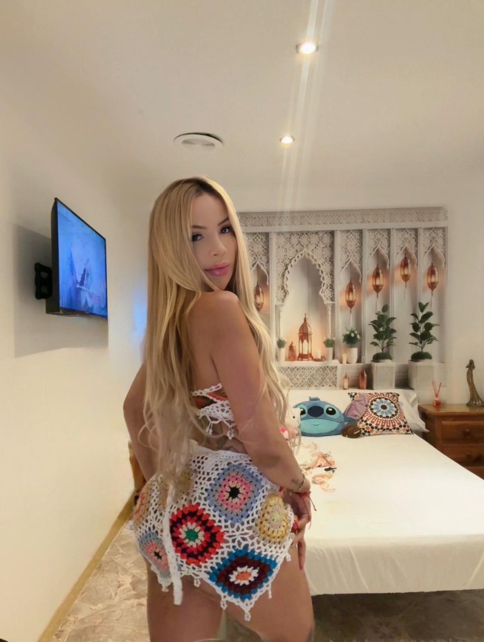 DELICIOSA ENTREGADA LUJURIOSA DESEOSA DE PLACER