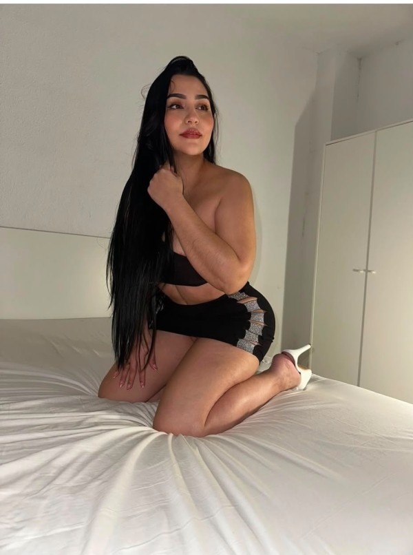 NICOL RICA Y  CACHONDA CON GANAS DE FOLLAR 24H