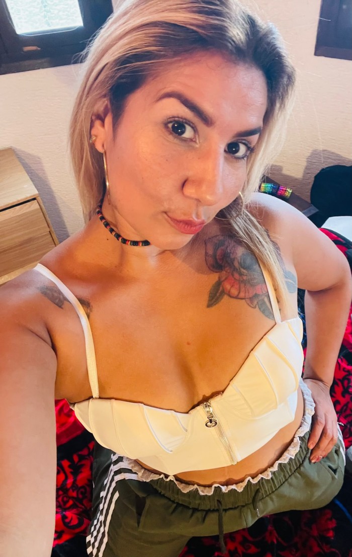 PONME EN CUATRO Y DISFRUTA SEXO INTENSO ESCORT VIP