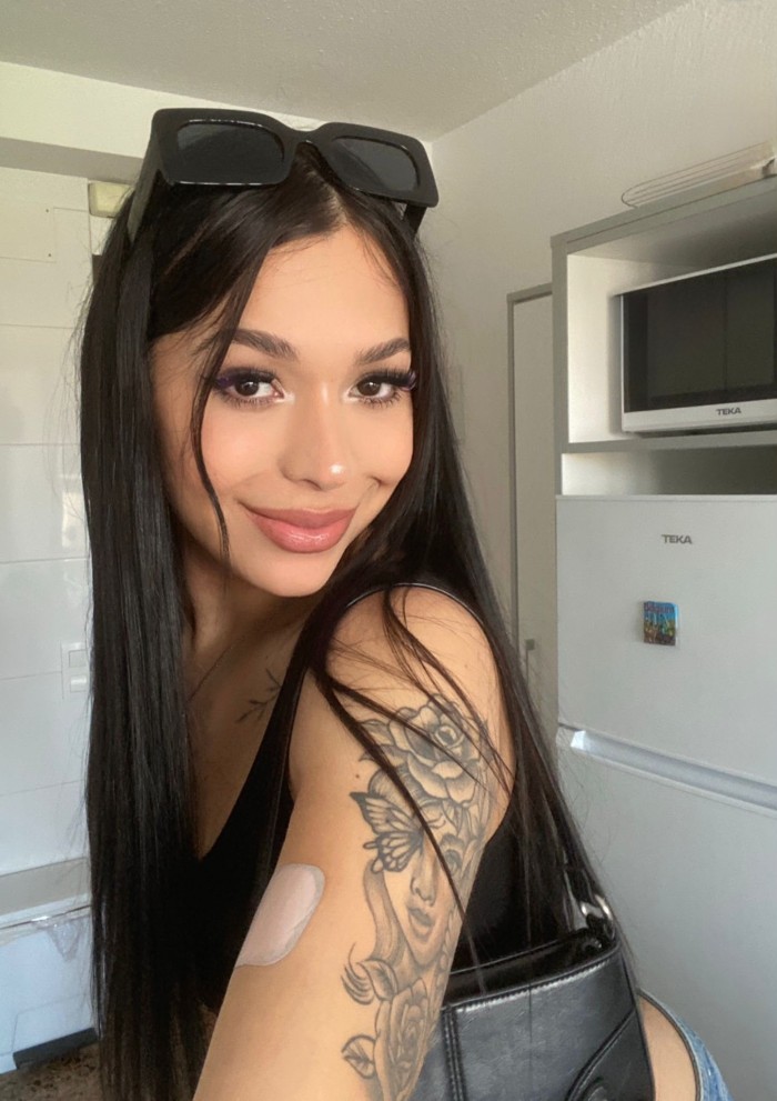 HERMOSA Y JOVEN TRANS COLOMBIANA