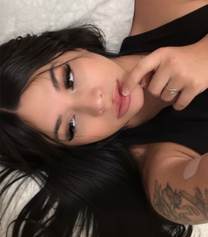 HERMOSA Y JOVEN TRANS COLOMBIANA