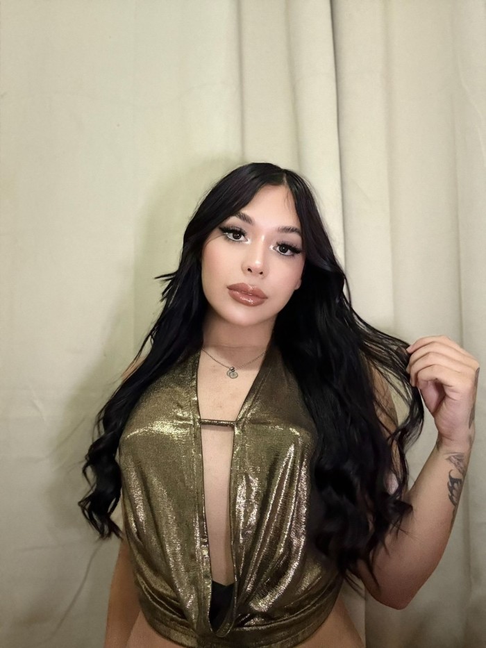 HERMOSA Y JOVEN TRANS COLOMBIANA