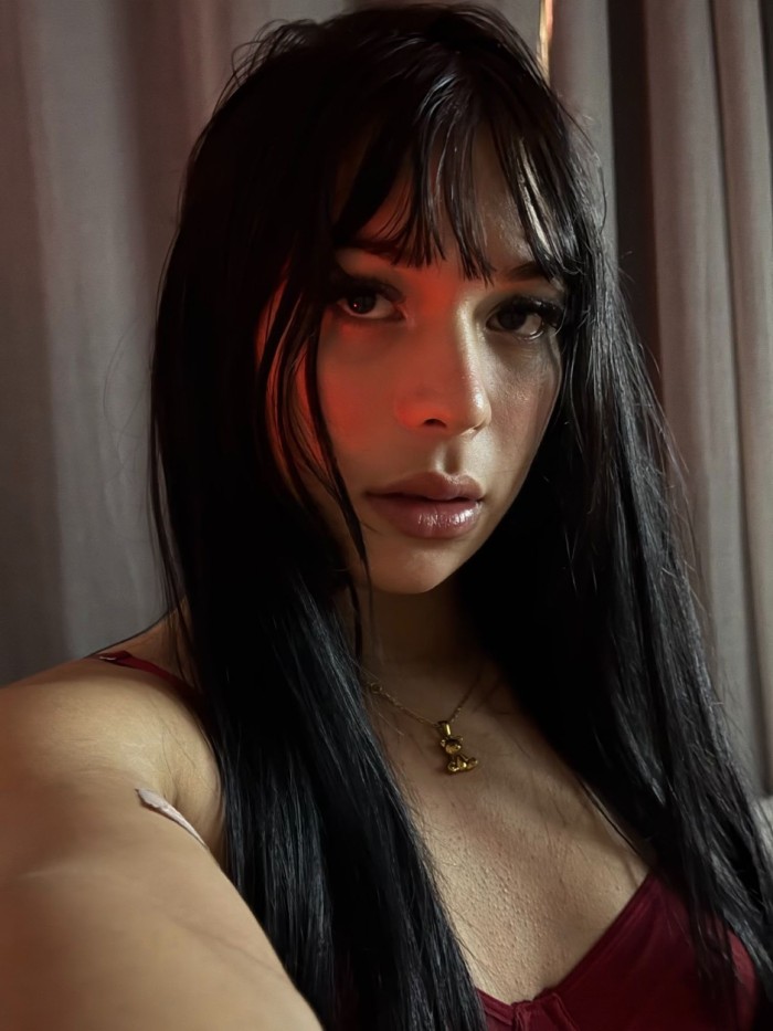 HERMOSA Y JOVEN TRANS COLOMBIANA