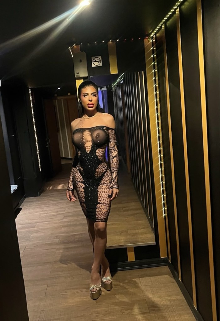 ELEGANTE, ALTA Y FIESTERA TRANS