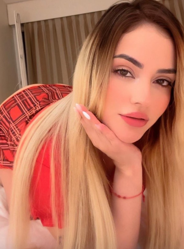 Espectacular rubia súper caliente, FOLLAMOS AHORA?