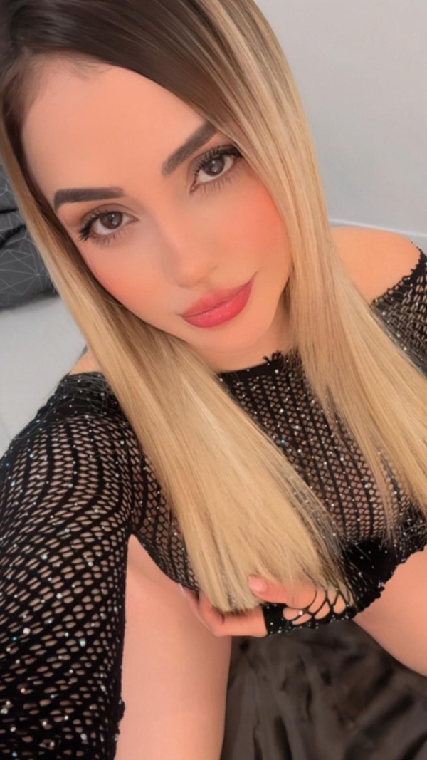 Espectacular rubia súper caliente, FOLLAMOS AHORA?