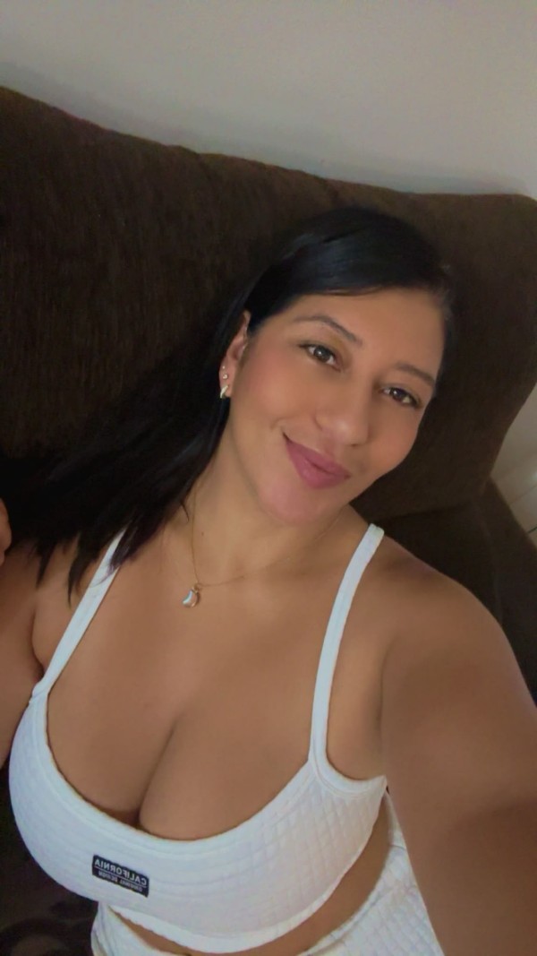 EMILY COLOMBIANA CUERPO NATURAL RECIEN LLEGADA