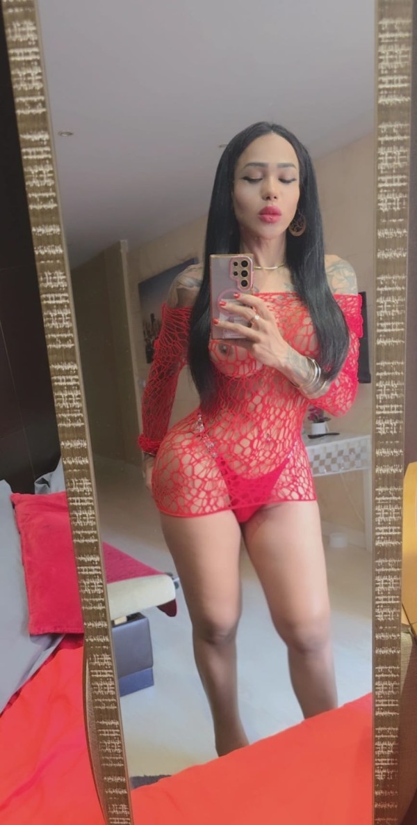 JULIANA LEITE TRANS BRASILEÑA CACHONDA Y POLLONA! DE VUELTA