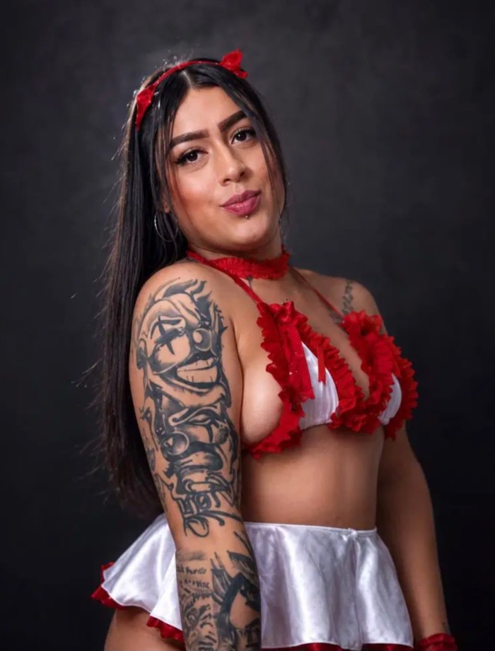ENCANTADORA TRANS DISPUESTA A DISFRUTAR 24 HORAS