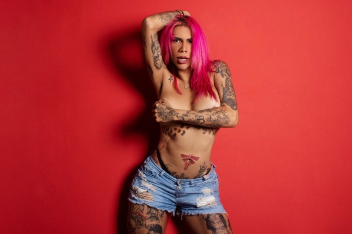 FIESTERA, UNICA TRANS DISPUESTA A TODO