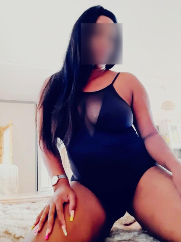 SEXY MUJER CON CHOCHITO MOJANITO VEN Y DISFRUTA