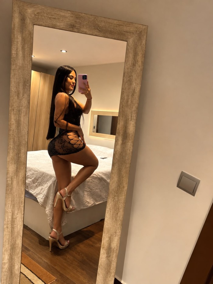 ARDIENTE SENSUAL COMPLACIENTE DESEOSA DE SEXO