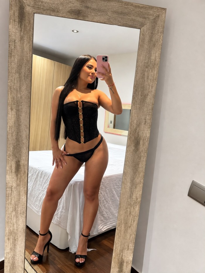 ARDIENTE SENSUAL COMPLACIENTE DESEOSA DE SEXO