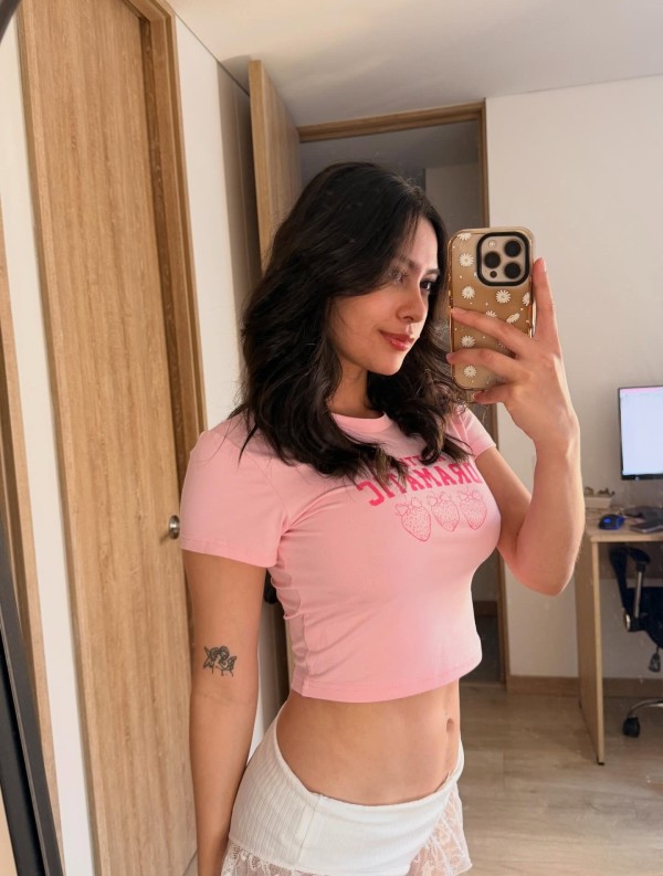 Preciosa e implicada colombiana independiente