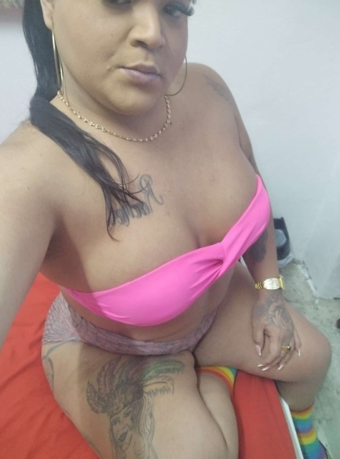 EN LOS CRISTIANOS FEMENINA COMPLACIENTE