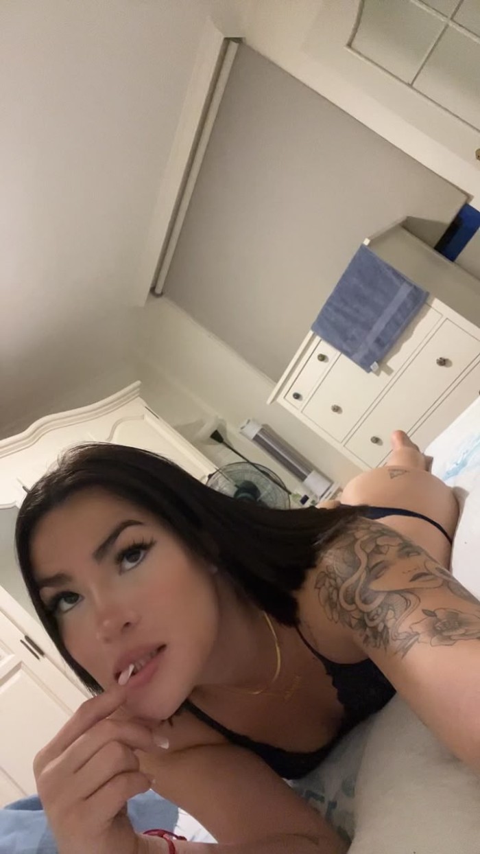 DELICIOSA TRANS CON RICO REAGALITO MUY ARDIENTE
