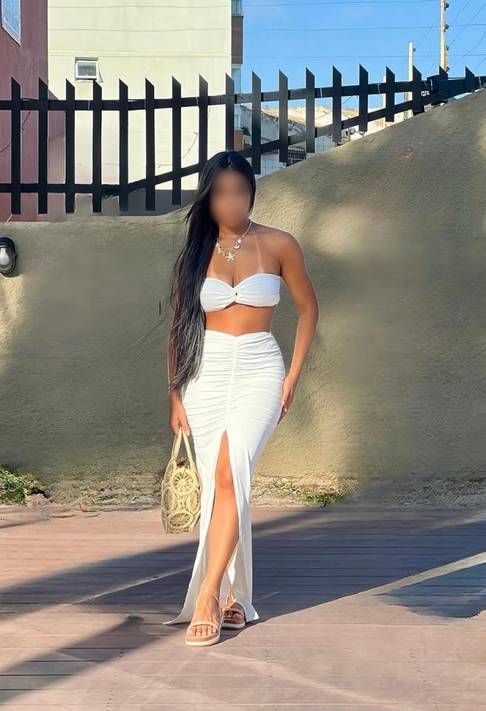 EN TRIUNFO DELICIOSA MORENA CON GANAS DE POLLA