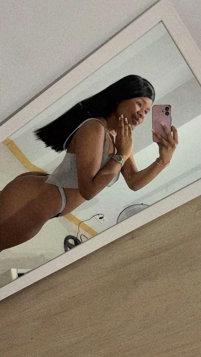 ARDIENTE SENSUAL COMPLACIENTE DESEOSA DE SEXO