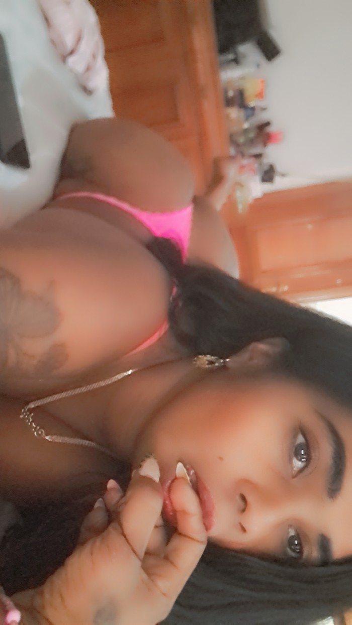 VEN A QUITARME LAS TANGUITASIS LA CHICA