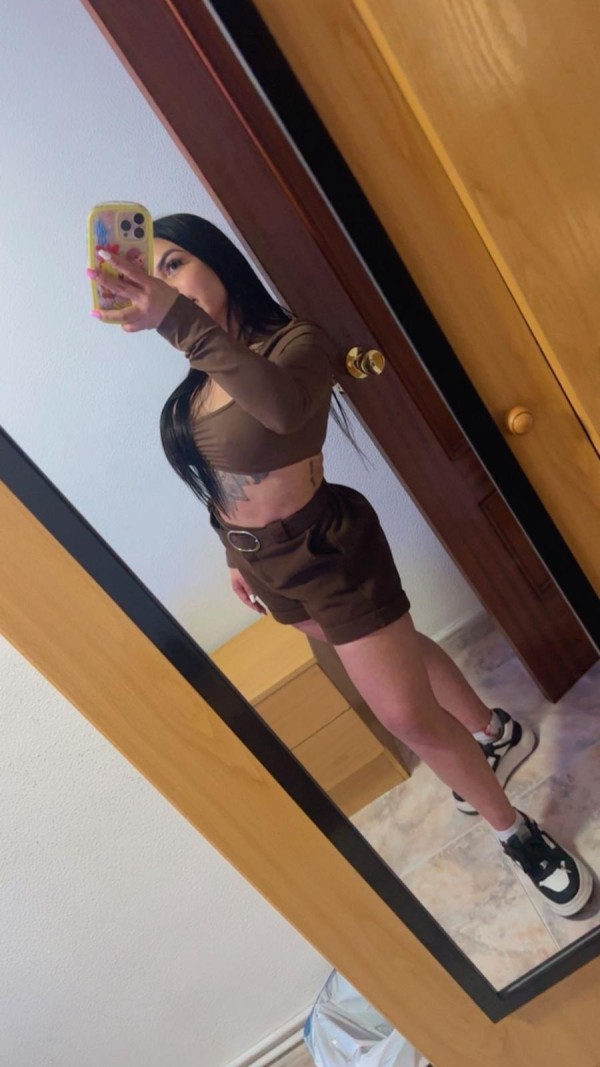 Rico coño profundo y bien apretado pasale la lengu