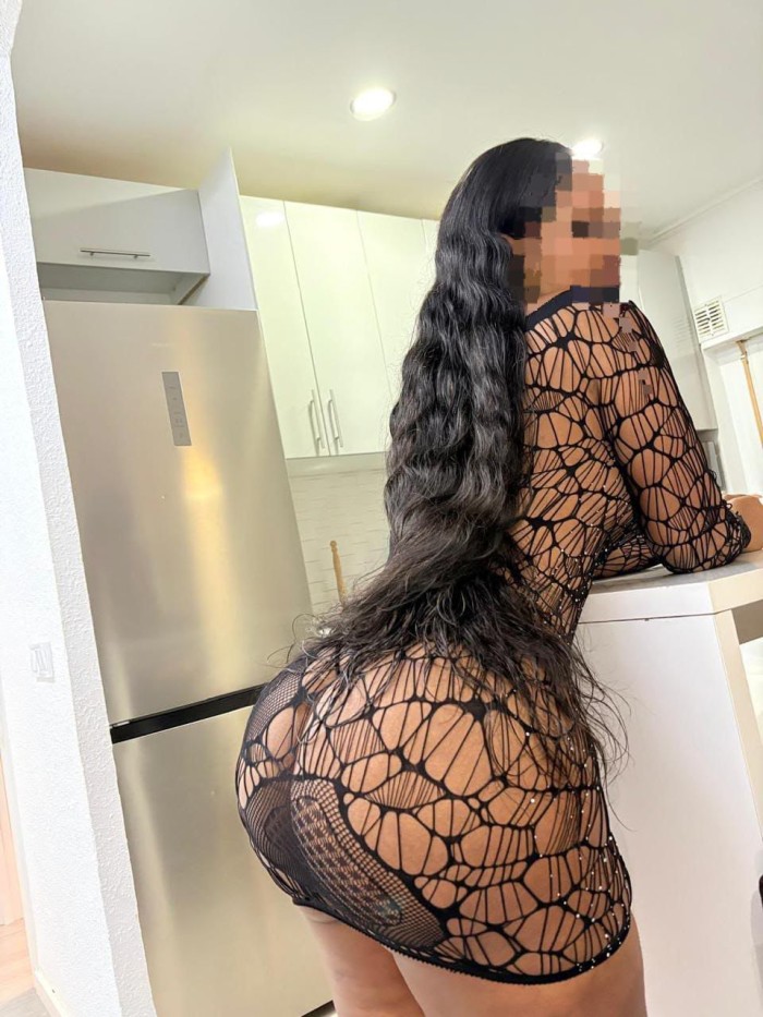 SOY MELODY UNA LATINA ARDIENTE Y FOGOZA