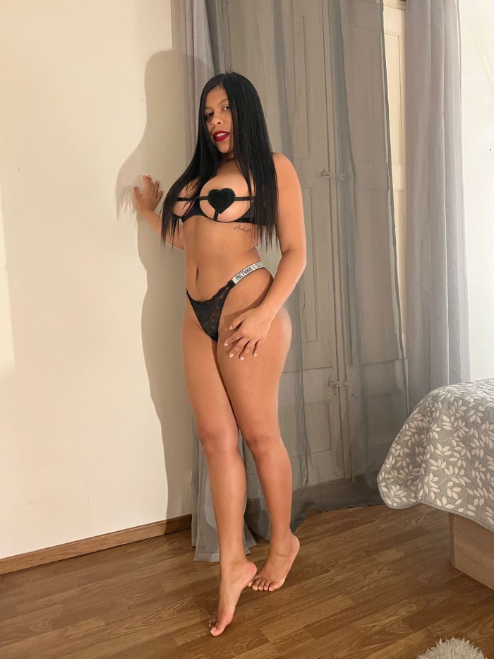 VEN Y DISFRUTA DE UN MOMENTI MUY CALIENTE…