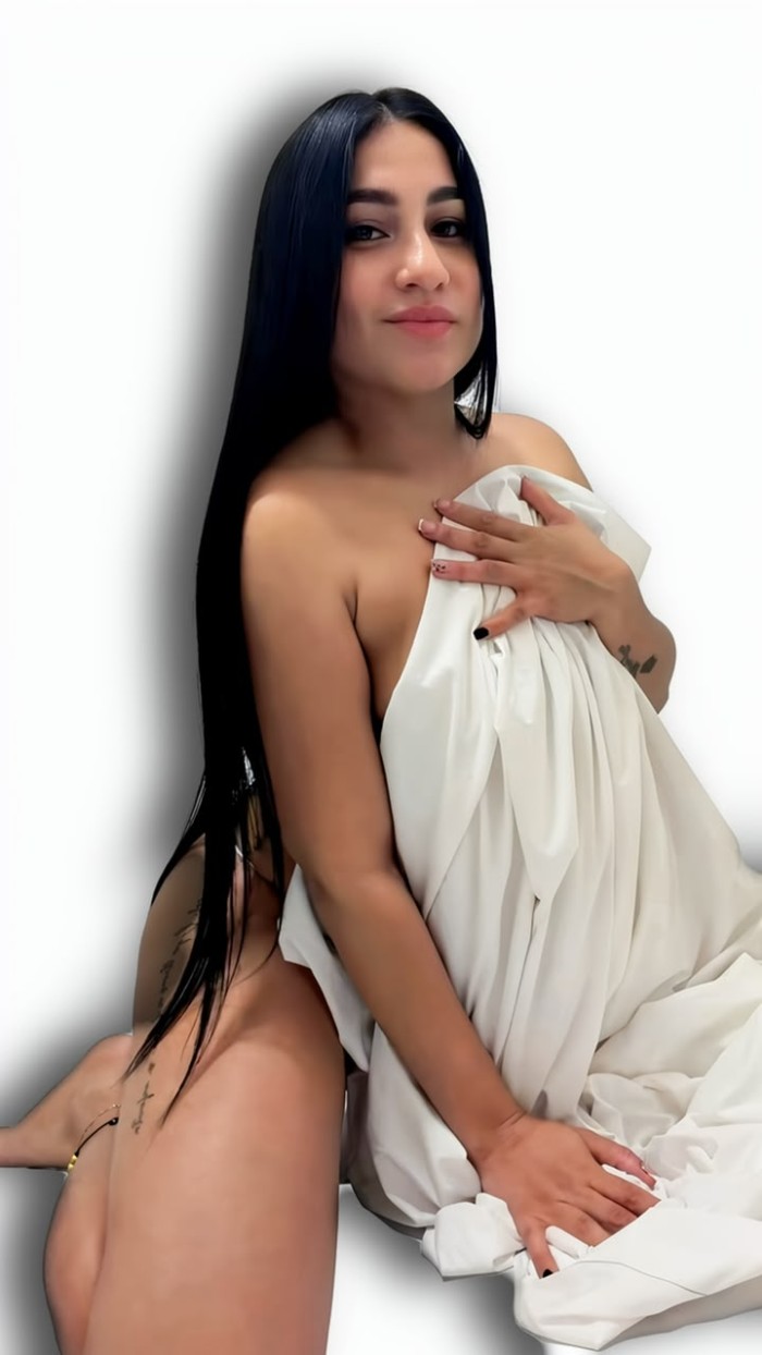 LATINA FIESTERA Y CHUPADORA Y MORBOSA