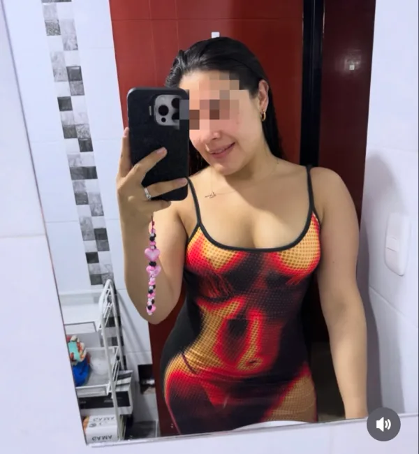 SOFÍA, JOVEN ARDIENTE QUE TE ENSALIVARA TU POLLA