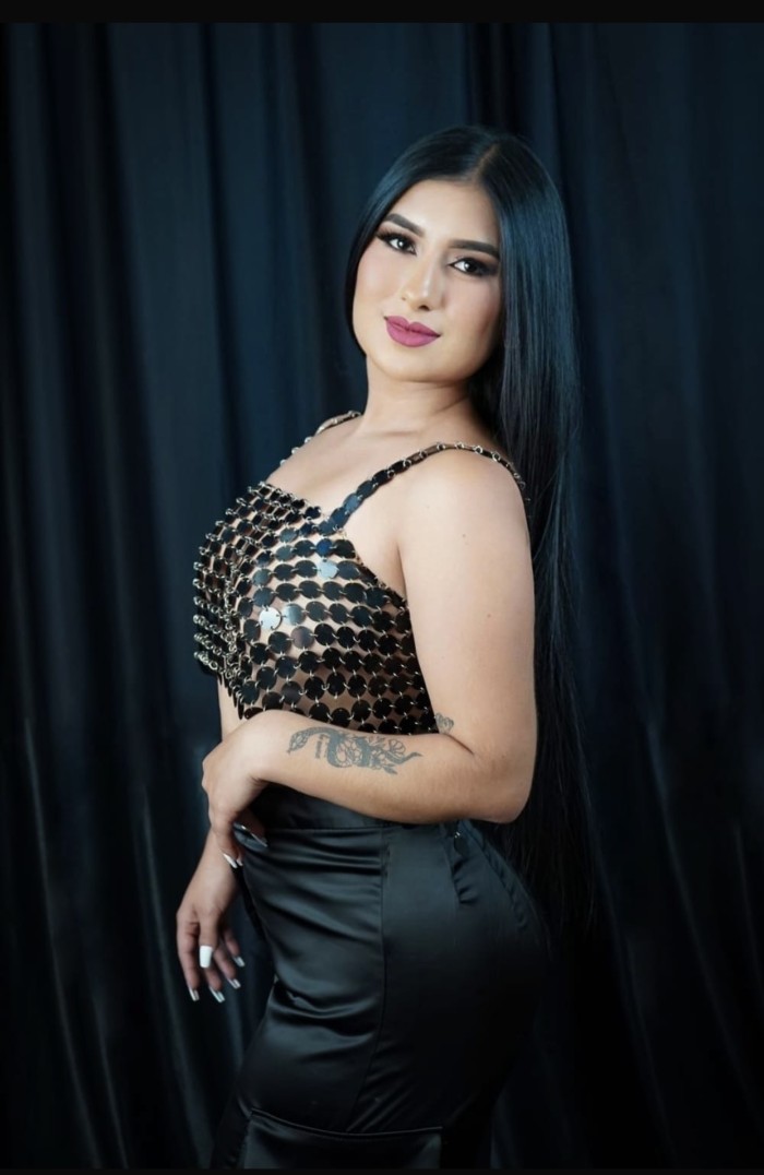 VALERY JOVEN LATINA ARDIENTE