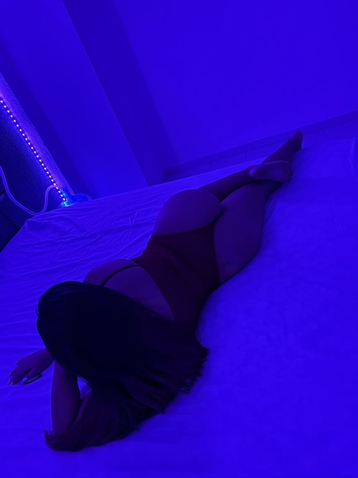 VEN DAME TU RICA Y CALIENTE LECHITA EN MIS TETAS