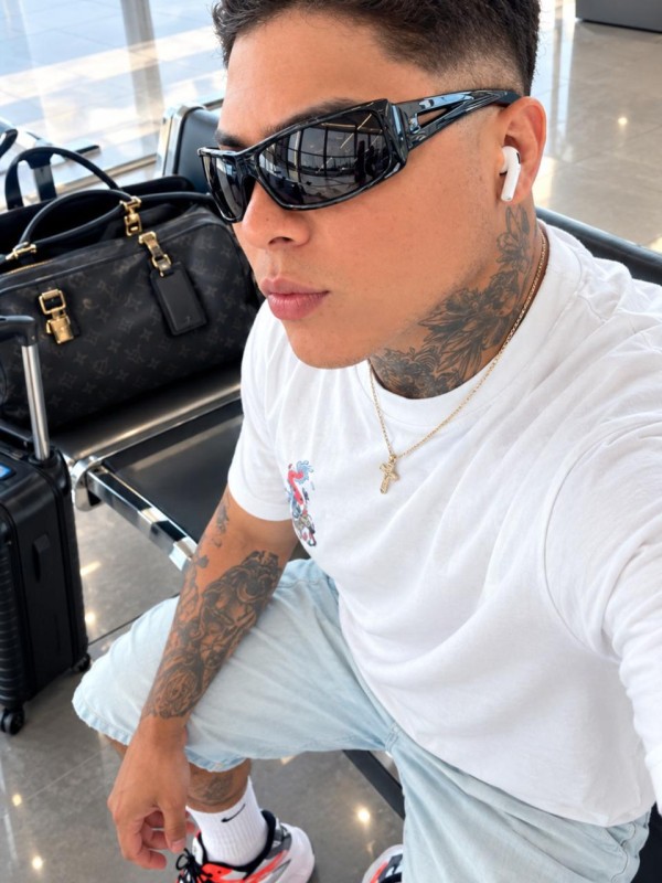 Moreno latino VERSATIL XL pollon buen culo
