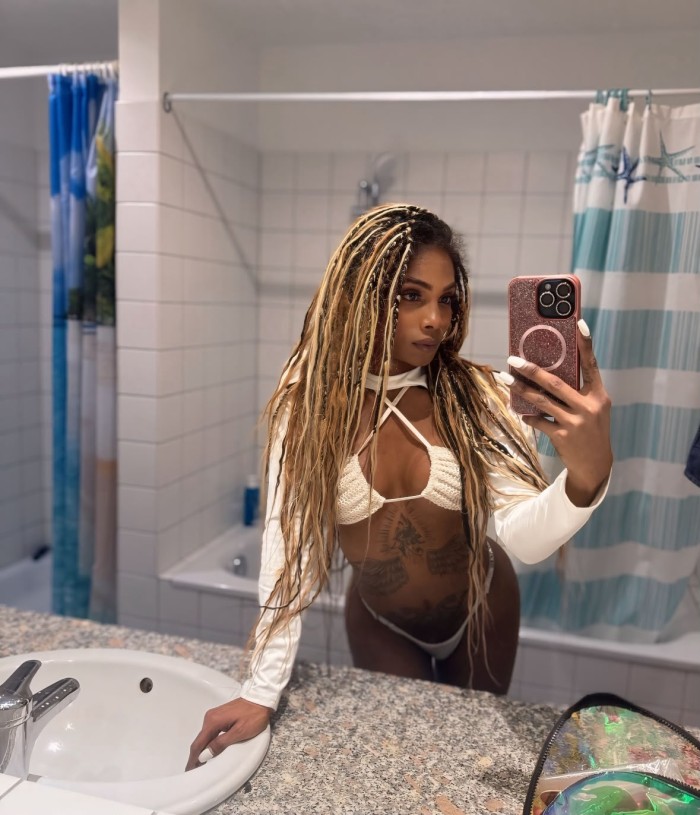 ADHARA FOXX TRANS COLOMBIANA CACHONDA Y POLLONA!