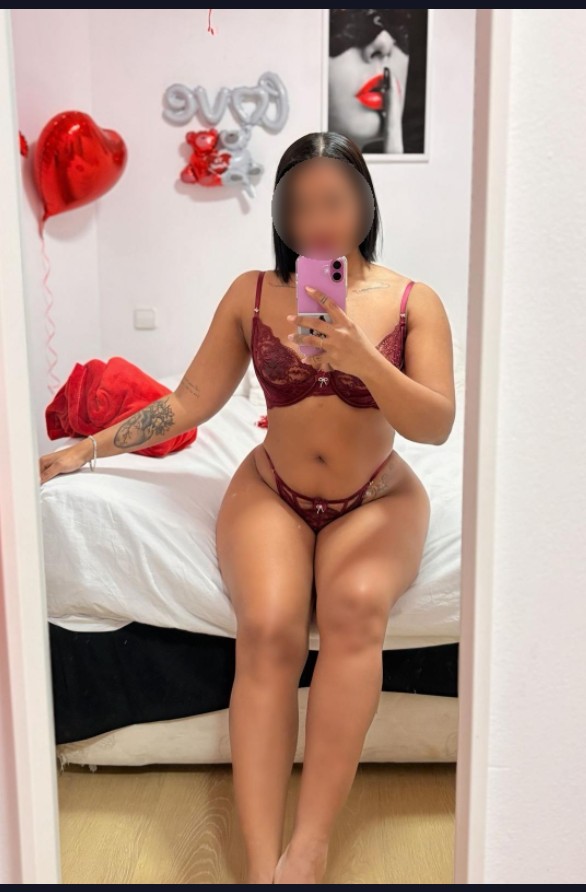 colombiana  de  paso por elda ven y me disfrutas