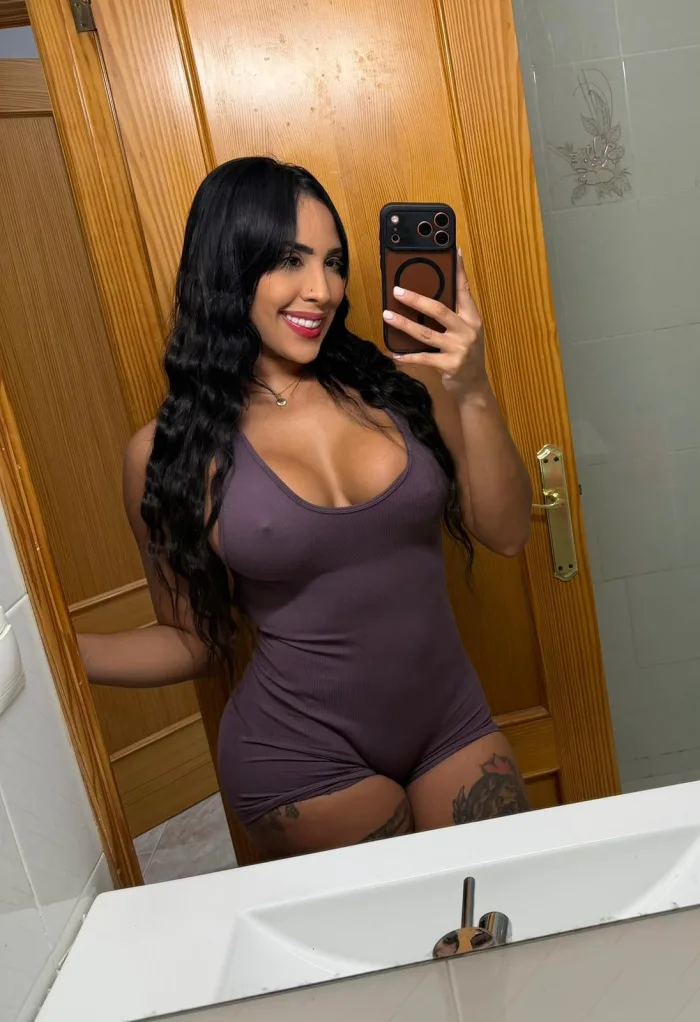 LATINA GUARRA EN LA CAMA CON SITIO PRIVADO 24 HRS