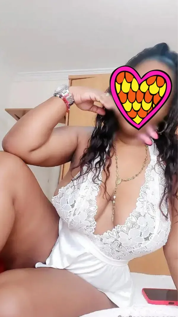 Mulata simpatica disfrutar lo mejor busca nueva aventura