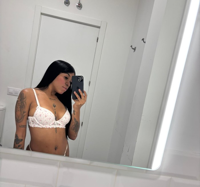 DELICIOSO COÑITO ESTRECHO FIESTERA DE LUJO