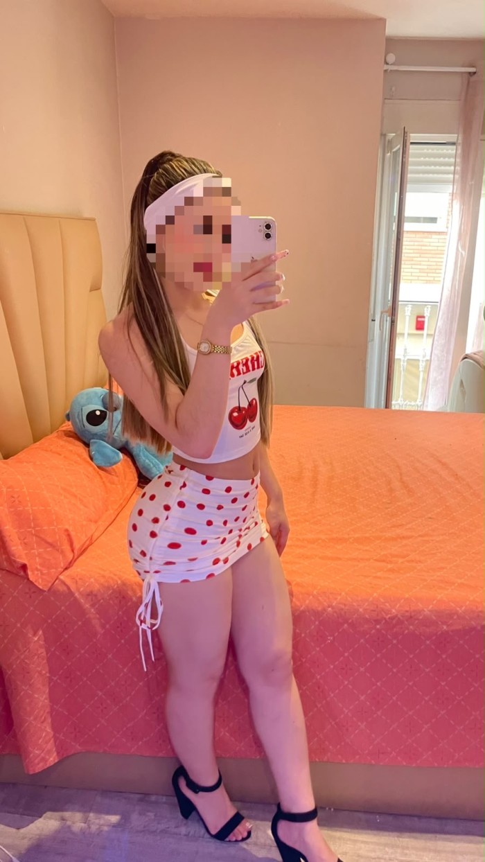 Sol hermosa jovencita
