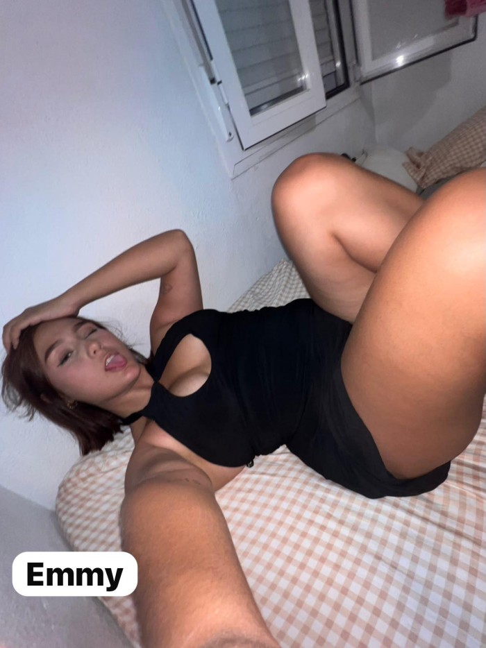 Ardientes guarras juguetonas en la noria 24/7 disponibles fiesteras